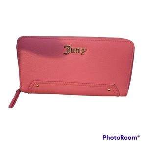 JUICY Juicy Couture Zip Around Wallet